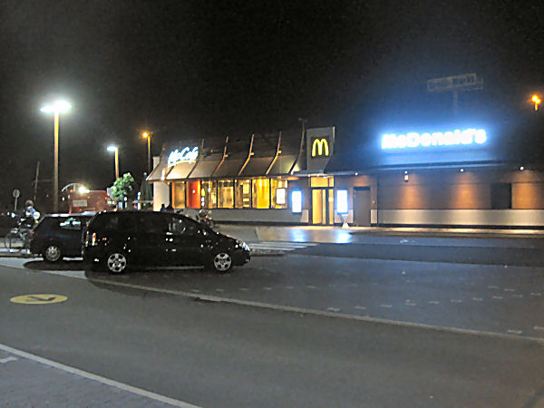 McDonald&apos;s im Autohof an der A1 in Bremen