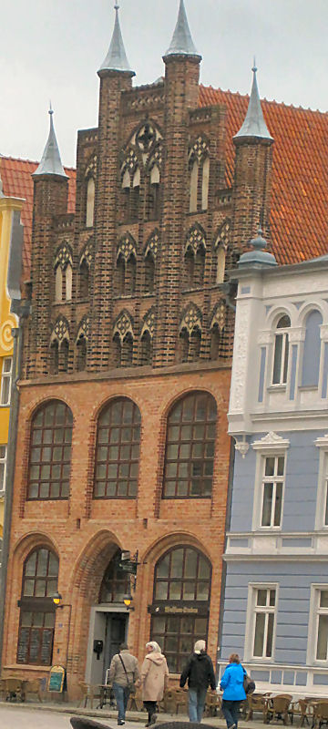 Wulflamhaus gilt als eines der ältesten noch erhaltenen Bürgerhäuser aus dem 14. Jahrhundert in Norddeutschland. Es ist der norddeutschen Backsteingotik zuzuordnen