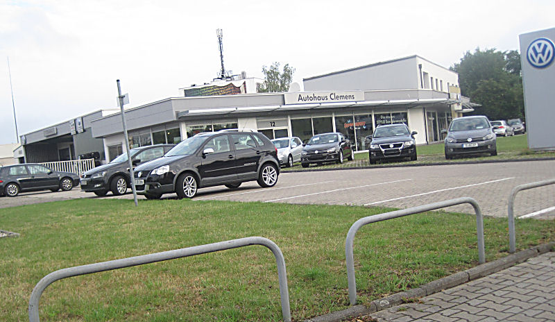 VW Clemens in der Nähe vom Flughafen