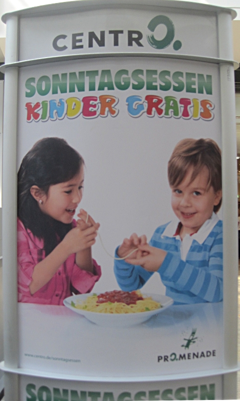 Kinder essen am Sonntag kostenlos