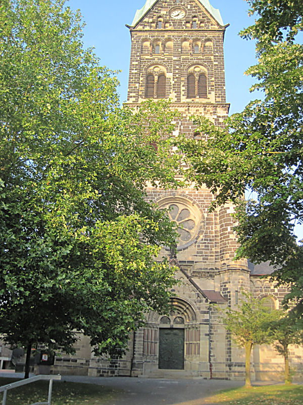 die Kirche im Dorf