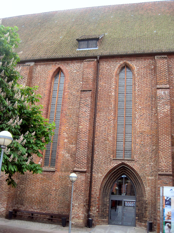 in der Klosterkirche des ehemaligen Dominikaner Kloster St. Katharinen befindet sich heute das deutsche Meeresmuseum