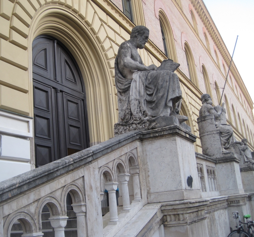 Bayerische Staatsbibliothek auf der Ludwigstr. - Eingang