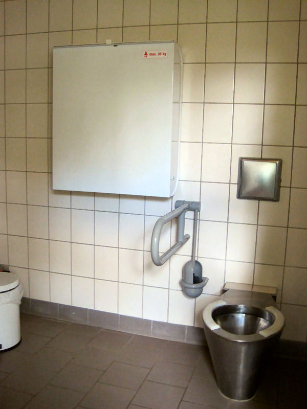 Toilette im Freilichtmuseum Klockenhagen