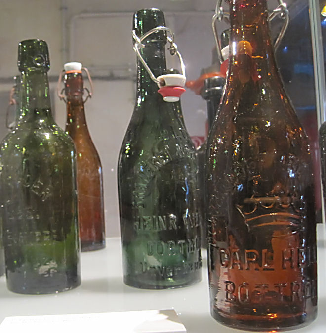 Brauerei-Museum Dortmund - schön geprägte Flaschen