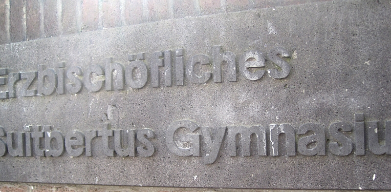Bild 1 Kath. Suitbertus-Gymnasium in Duisburg