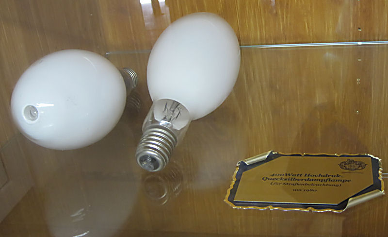 Elektrizitätswerk Diessen - Museum: 
400 Watt Hochdruck Quecksilberdampflampen für die Straßenbeleuchtung um 1980