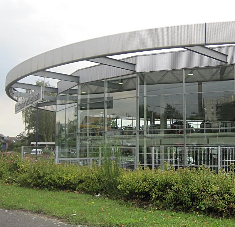 Mercedes LUEG - tolles Gebäude