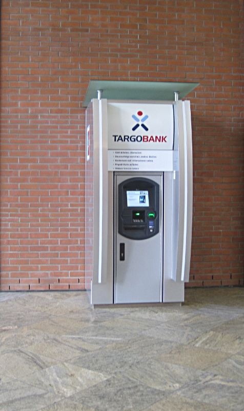 an jeder Ecke ein EC Automat, meist von der Targo Bank