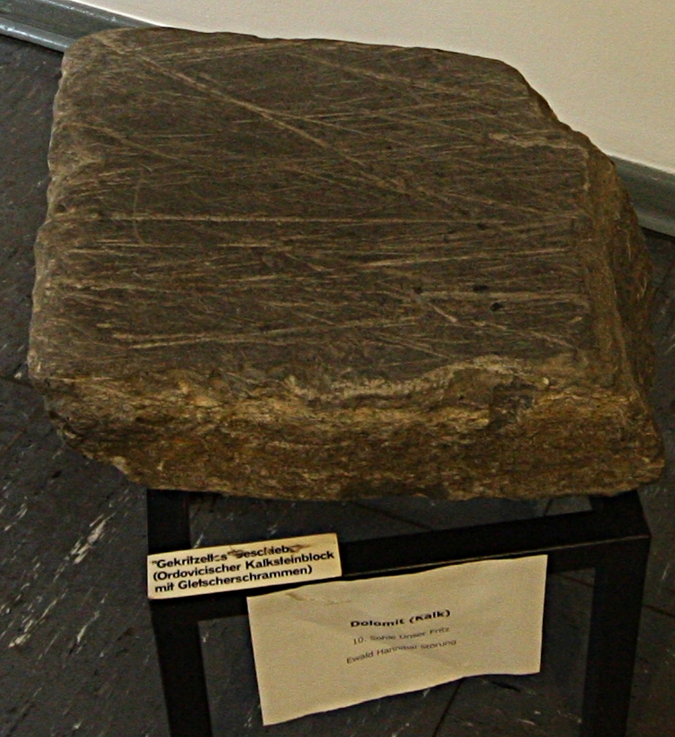 Erze-und Mineralien-Dolomit-Kalksteinblock mit Gletscherschrammen-