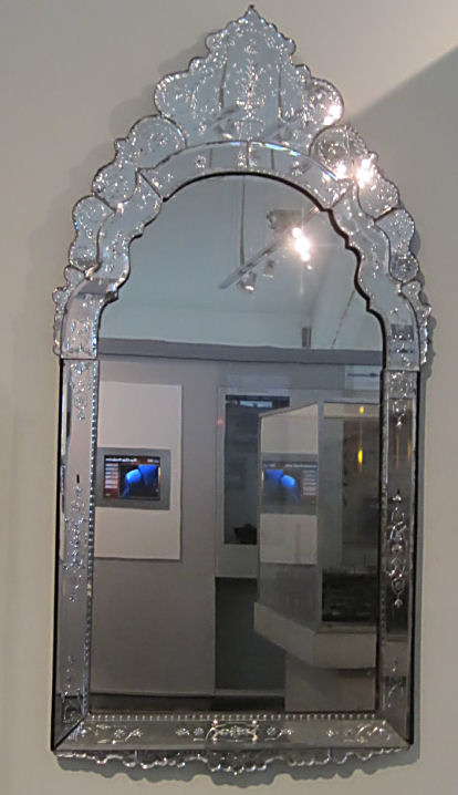 Deutsches Museum - Glas: Spiegel mit gläserner Ornamentik als Rahmen