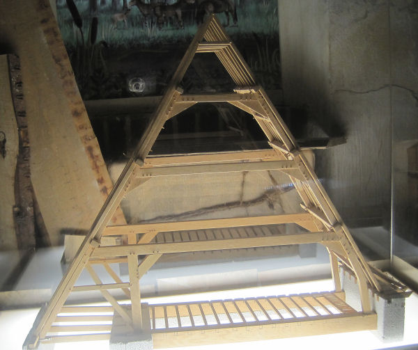 Modell 1:20 des Dachstuhls des Eingangflügels