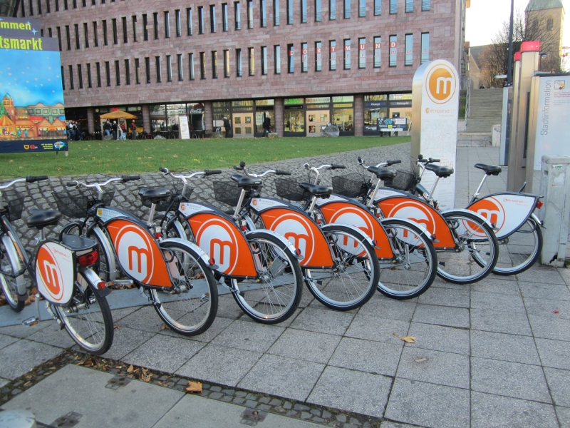 Fahrradverleih neben der Stadt- und Landesbibliothek Dortmund