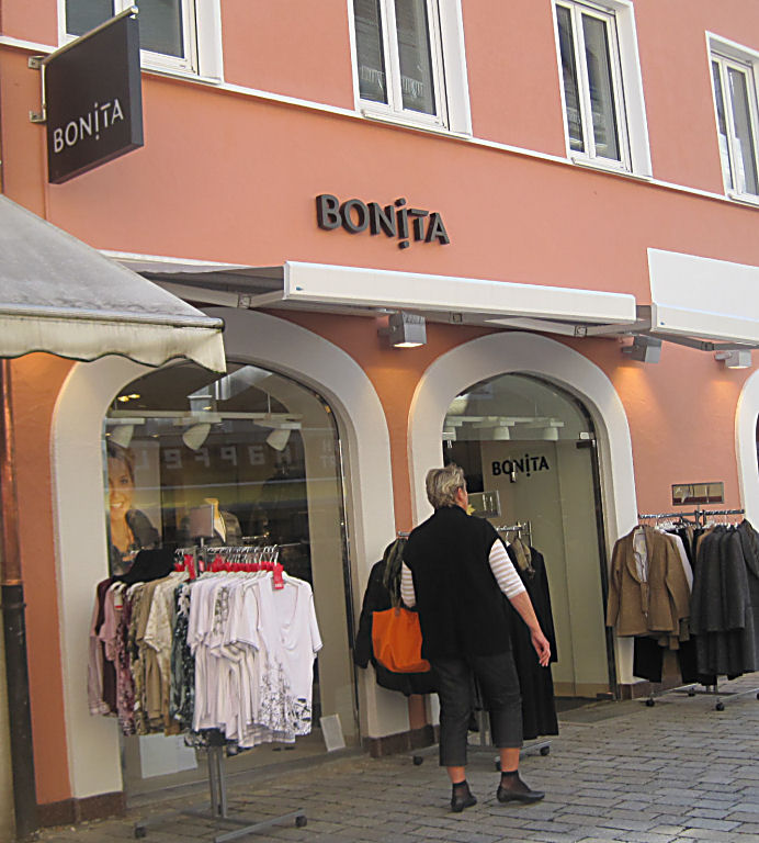 Bonita in der Fußgängerzone Weilheim