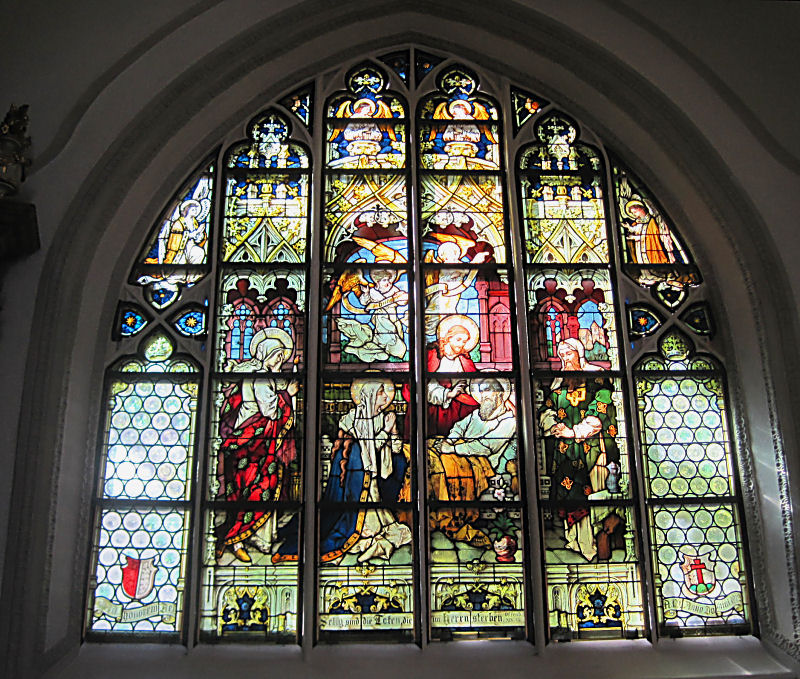 Stadtpfarrkirche Mariä Himmelfahrt Landsberg: beeindruckende Fenster