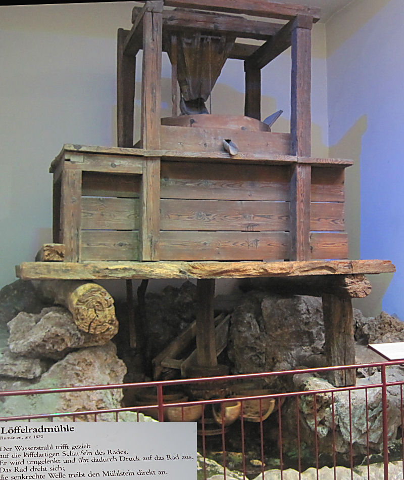 Deutsches Museum - Bereich Wind- und Wasserkraft: Löffelradmühle