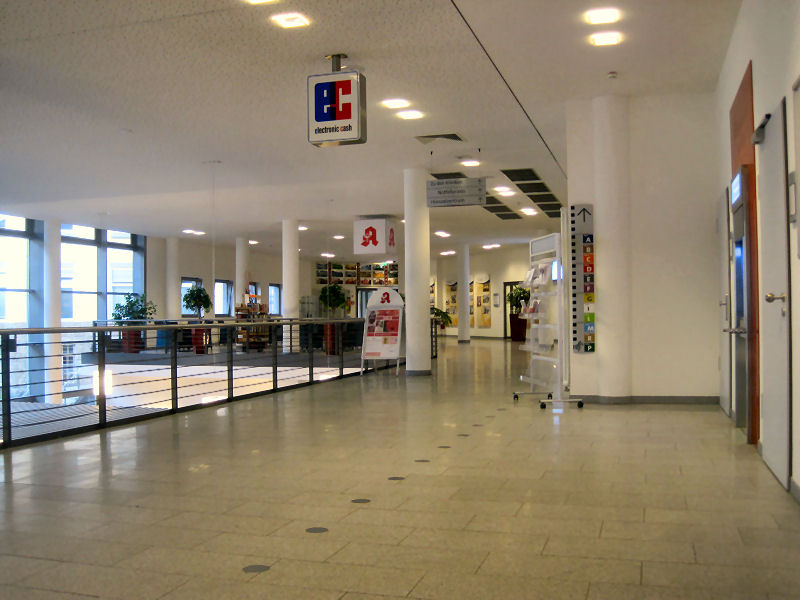 selbst einen EC Automaten der Sparkasse Bochum gibt es in der 1. Etage