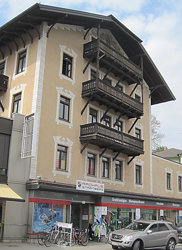 großes Radhaus in der Nähe des Rathaus