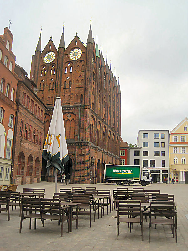 alter Markt - links das Rathaus