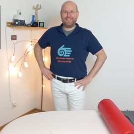 Massagepraxis Heidelberg - vor der Massagebank
Inhaber Tilmann Kley