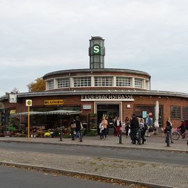 Blick von vorne: S-Bahnhof Feuerbachstr.