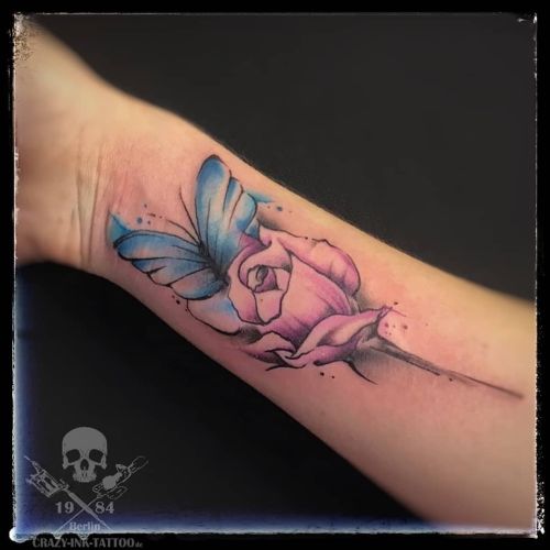 Watercolor Rose Schmetterling Tattoo