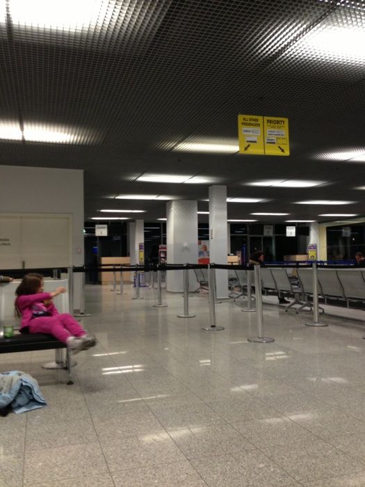 Gate 1 im Flughafen (war mein Flug nach London)