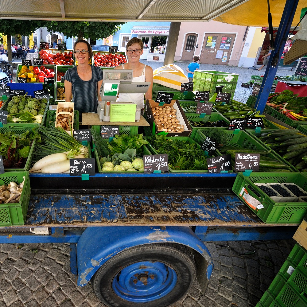 Marktstand mit Bio-Gemüse und Bio-Obst in Wasserburg (Donnerstag und Samstag)