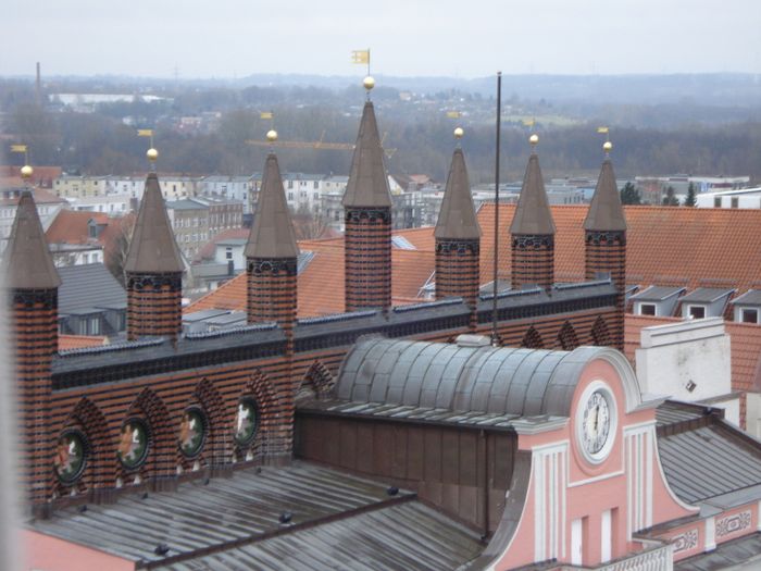 Die sieben Türme auf dem Dach des Rathauses