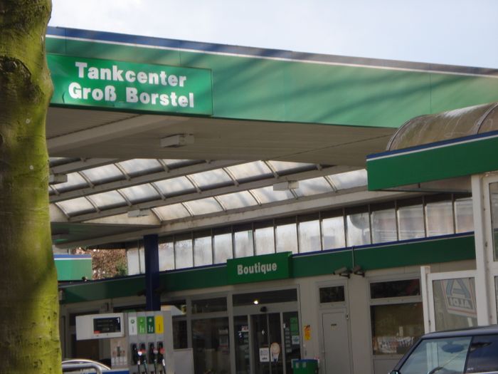 Auffahrt zur Tankstelle