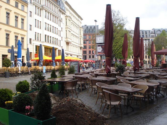 Hackescher Markt - Ruhe vor dem Sturm