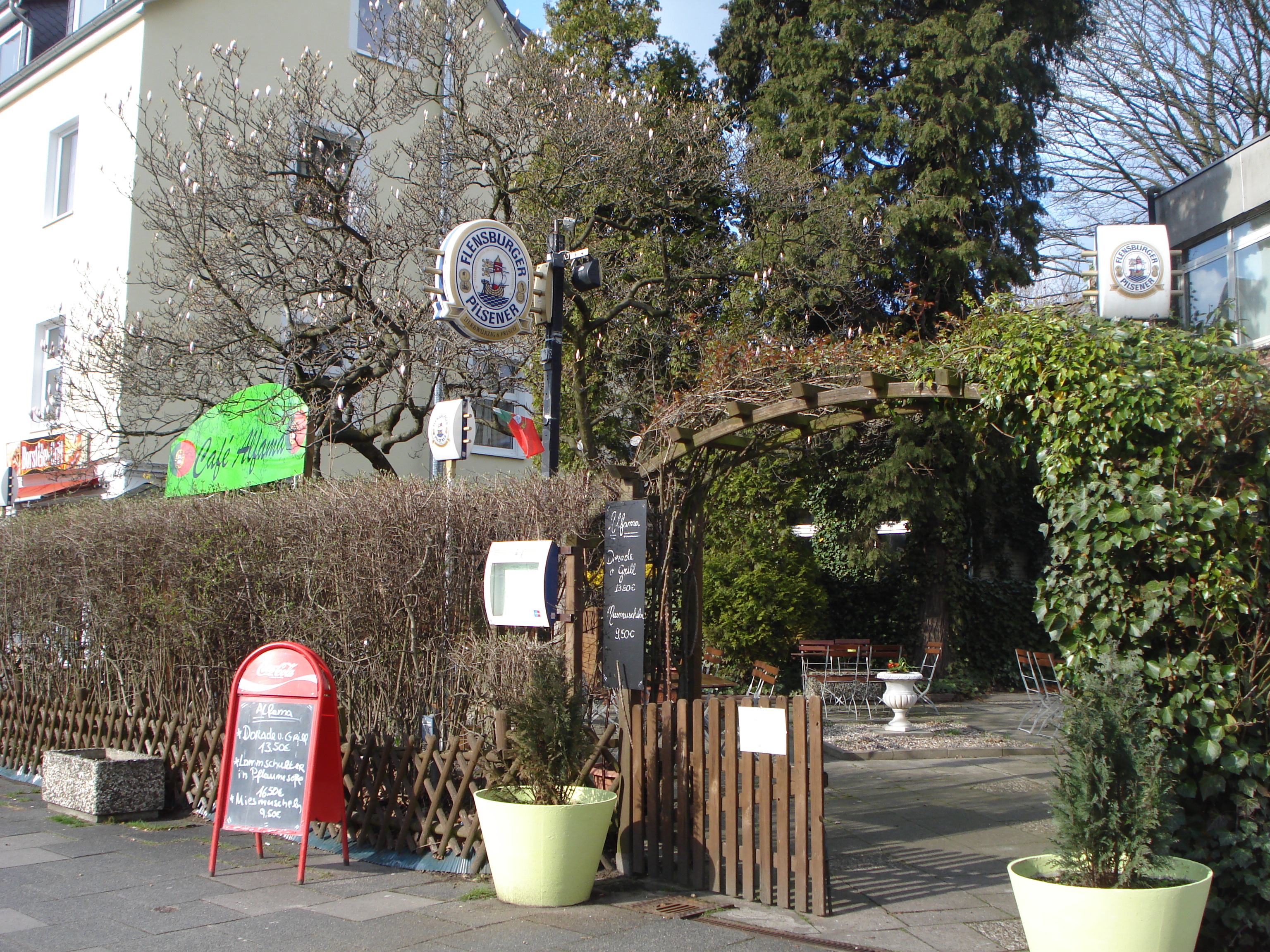 Eingang in den Biergarten und Restaurant