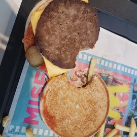 Cheesburger im Freisinger McDonald's 