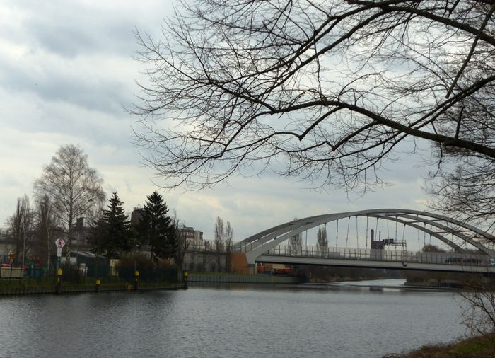 Wasserkreuz Teltowkanal mit Autobahnbrücke am Vereinshaus