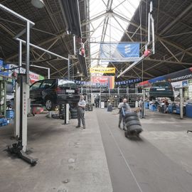 Montagehalle, zertifizierte Monteure für Reifenreparaturen, -montage ROF und KFZ-Reparaturen