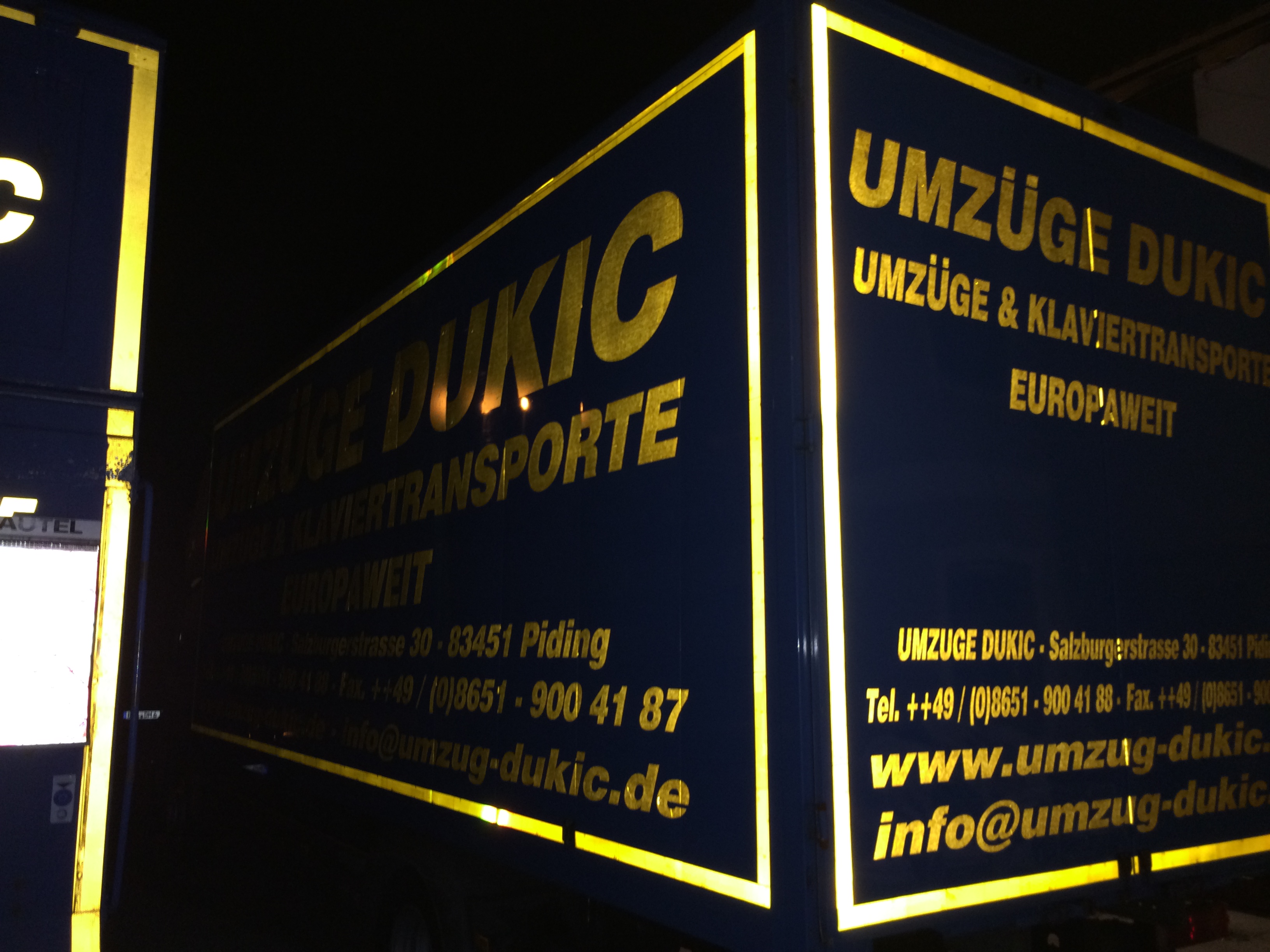 UMZÜGE DUKIC
Umzüge &amp; Klaviertransporte Europaweit
Tel. 08651 / 900 41 88 , Fax.08651 / 900 41 87
www.umzug-dukic.de , info@umzug-dukic.de