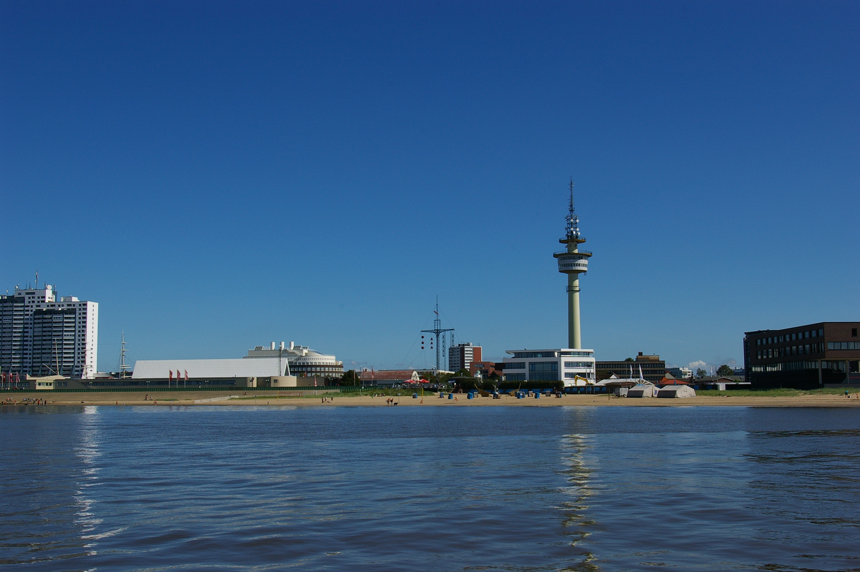 Weserstrandbad und Radarturm
