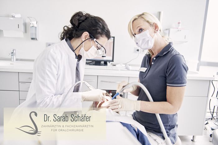 Dr. Sarab Schäfer - Von der Lupenbrille bis zum digitalen 3D-Röntgen (DVT) - High-Tech unterstützt eine schonende und sichere Behandlung in der Zahnarztpraxis am Alsterlauf in Hamburg-Poppenbüttel. 
