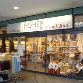 Höher Ambiente für Tisch Bett & Bad in Leverkusen