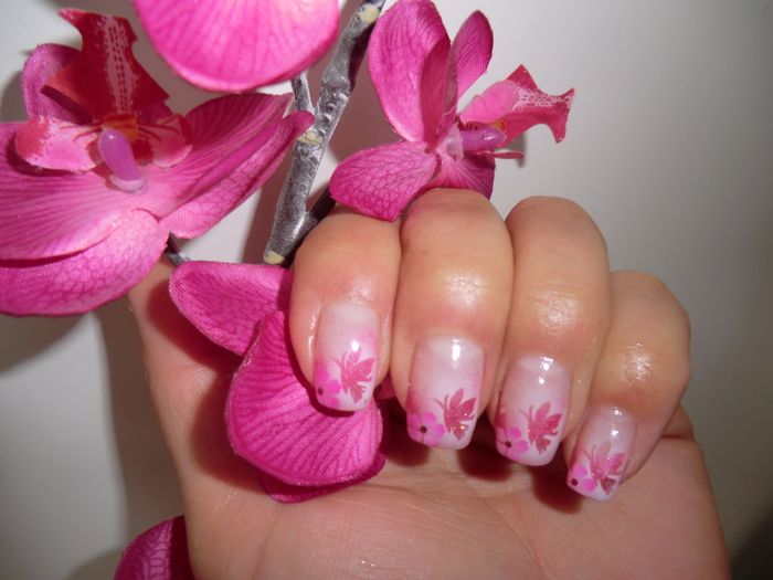 Nails DeLuxe