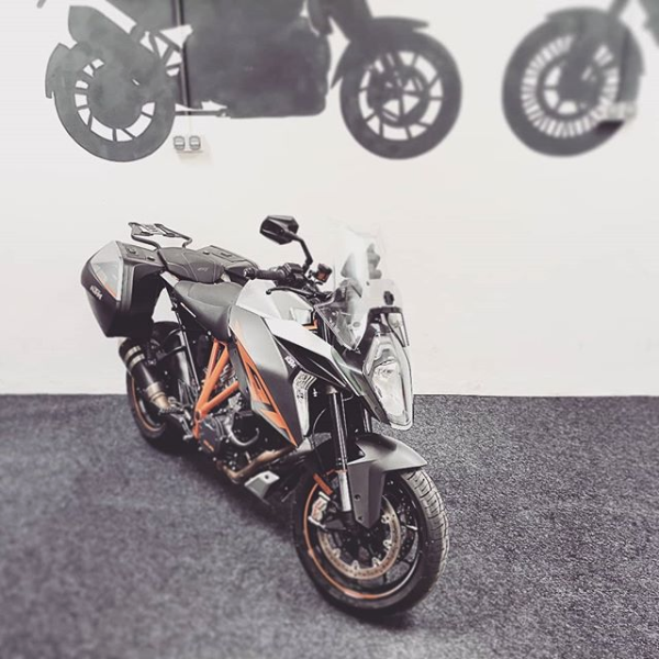 KTM 1290 Super Duke GT zum mieten