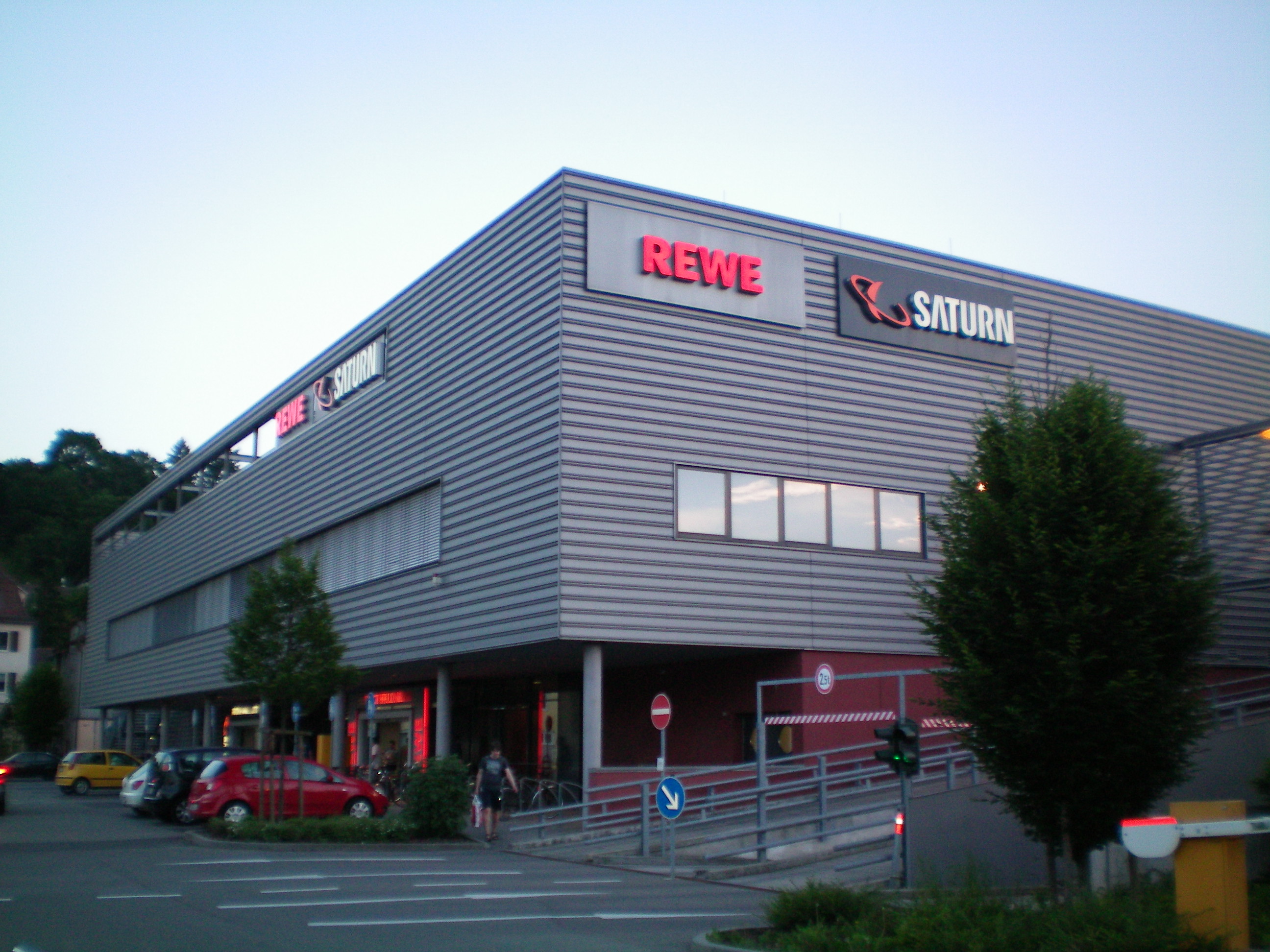 Bild 4 REWE in Tübingen