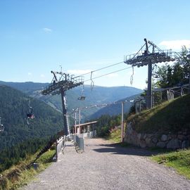 Bergstation mit Blick auf den Feldberg