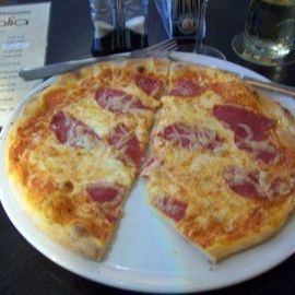 Pizza Salami, eine der Feinsten