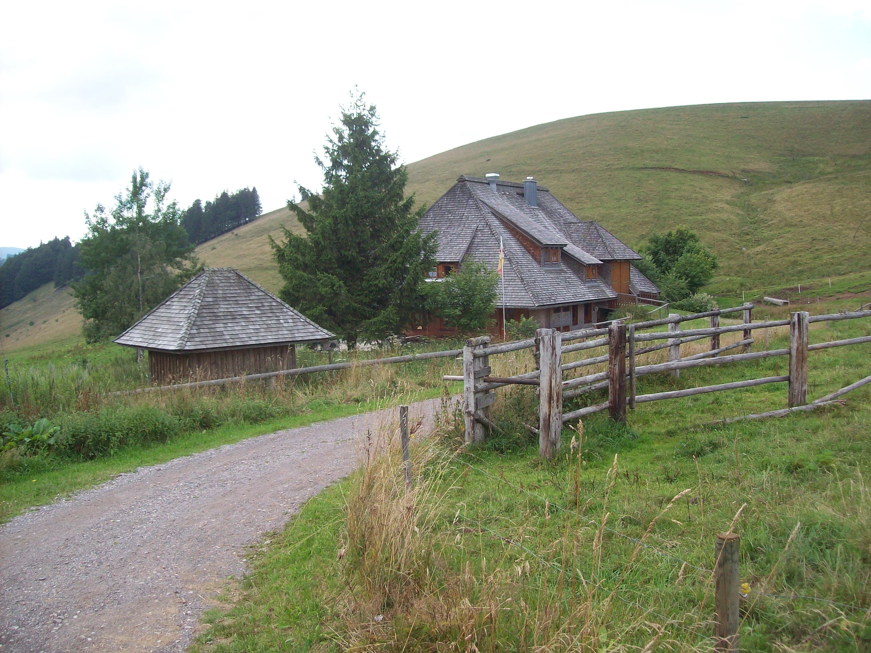 Bild 1 Hinterwaldkopf-Hütte in Oberried