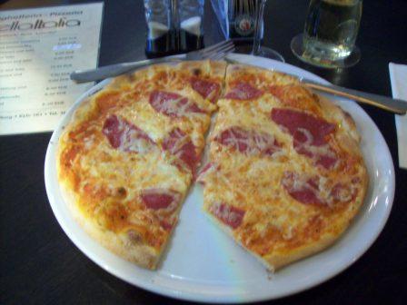Pizza Salami, eine der Feinsten