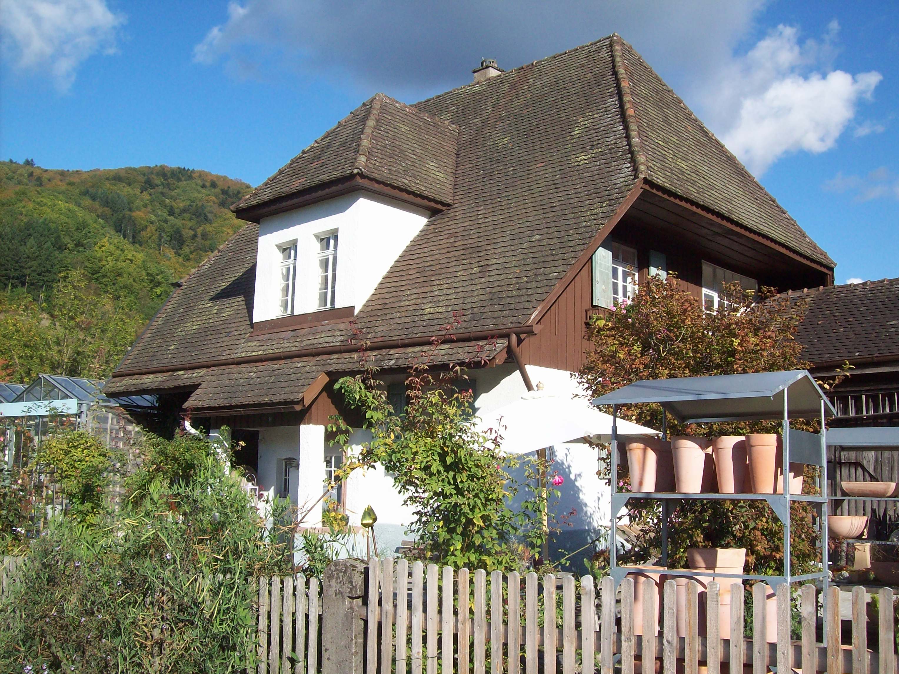 Ein altes renoviertes Schwarzwaldhaus &quot;Molzen-Hisli&quot;, mitten in der Gärtnerei gelegen
