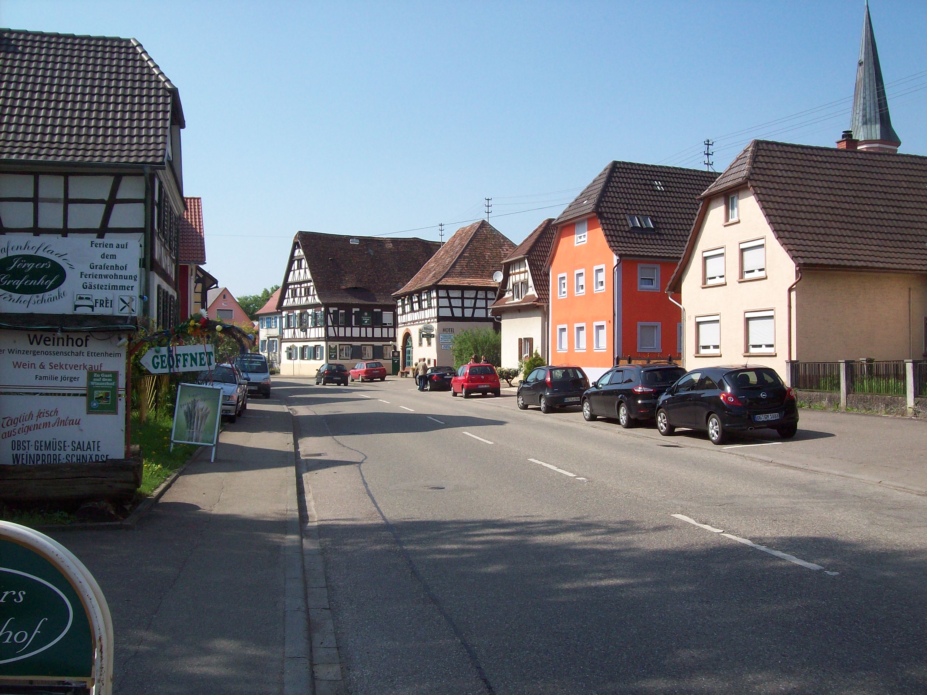 Blick auf die Hauptstrasse von Grafenhausen, an der der Grafenhof liegt.