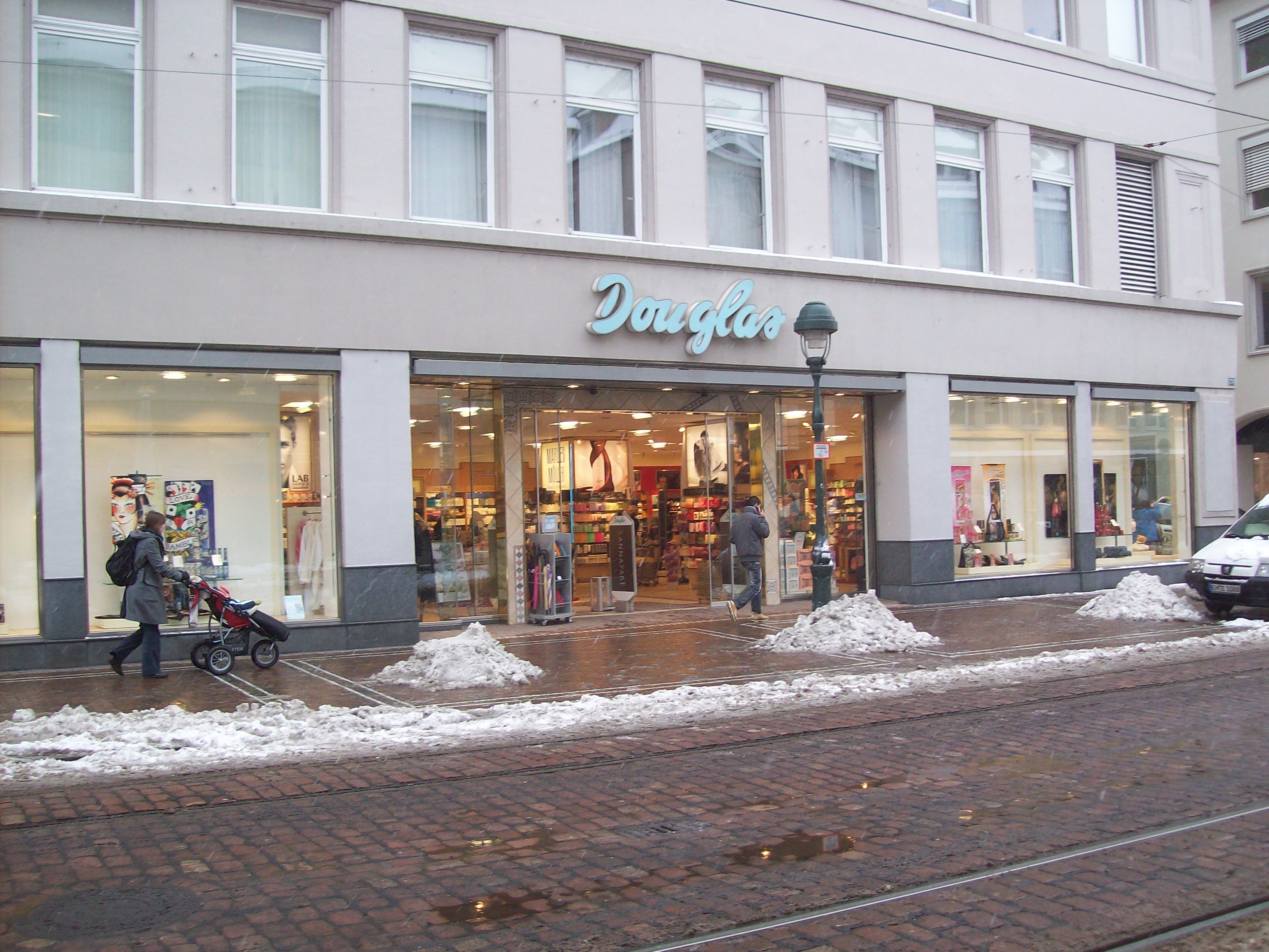Bild 1 Douglas in Freiburg im Breisgau
