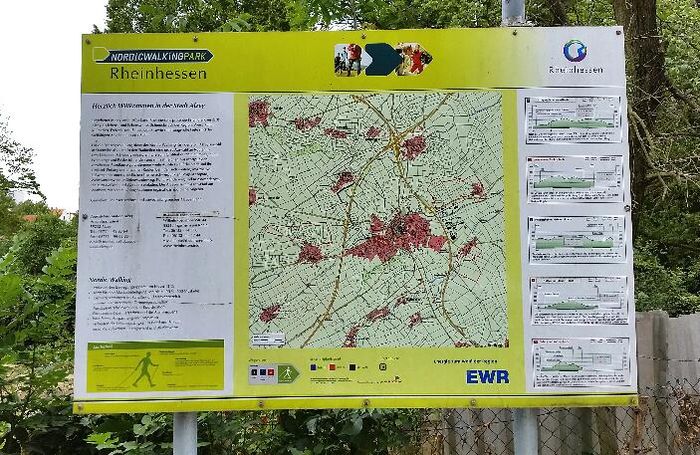 Infotafel zum Nordic-Walking-Park Rheinhessen